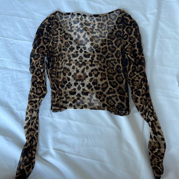 1464- Awoo sheer mesh leopard print scrunched long sleeve top- medium - Picture 6 of 6